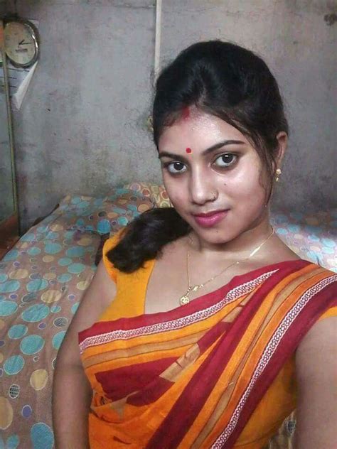 Desi Bhabhi Shows He Boobs And Pussy